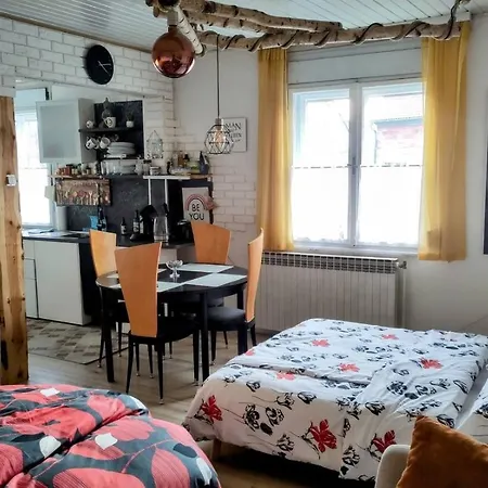 アパート Nettes Haeuschen Mit Grossem Grundstueck In Super Lage Von グラーツ